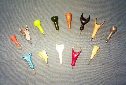 Photo of a wide variety of
styluses showing many shapes, sizes, and materials.